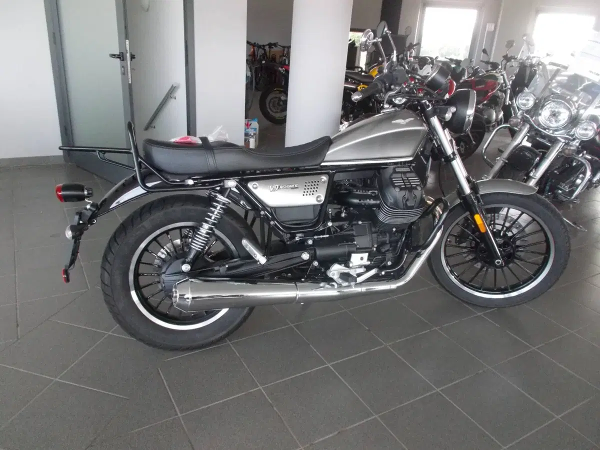 Moto Guzzi V9 Roamer (2021 - 24) (2)