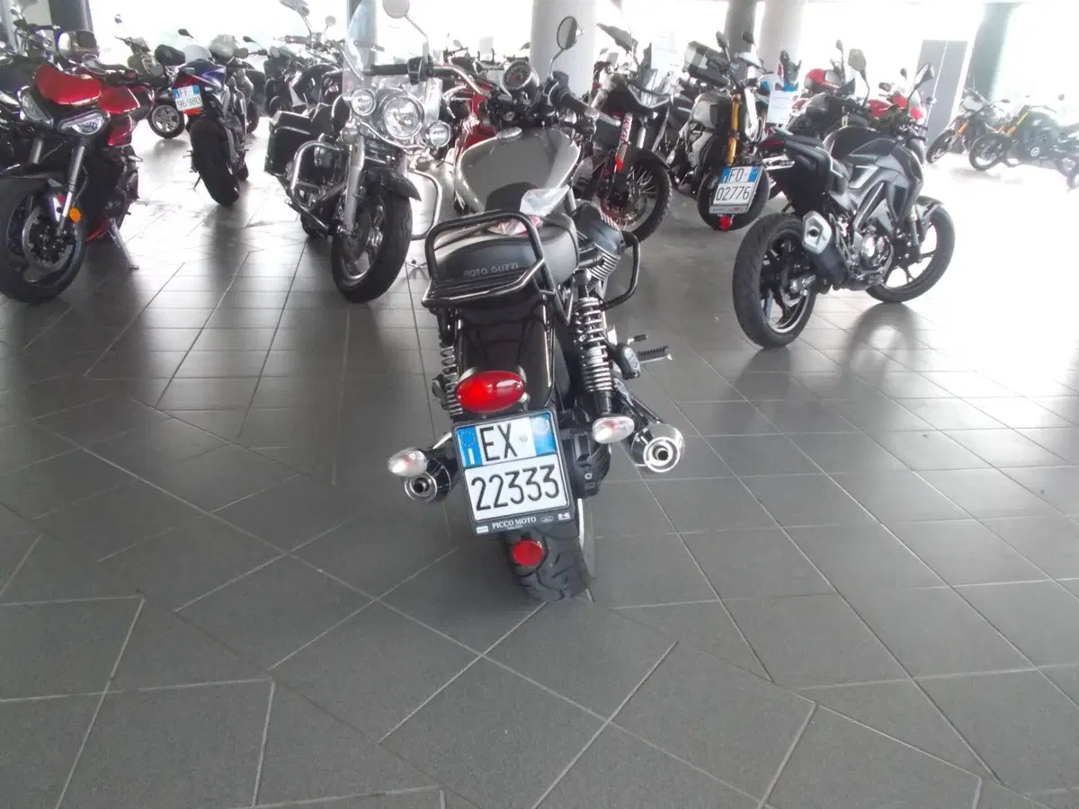 Moto Guzzi V9 Roamer (2021 - 24) (3)