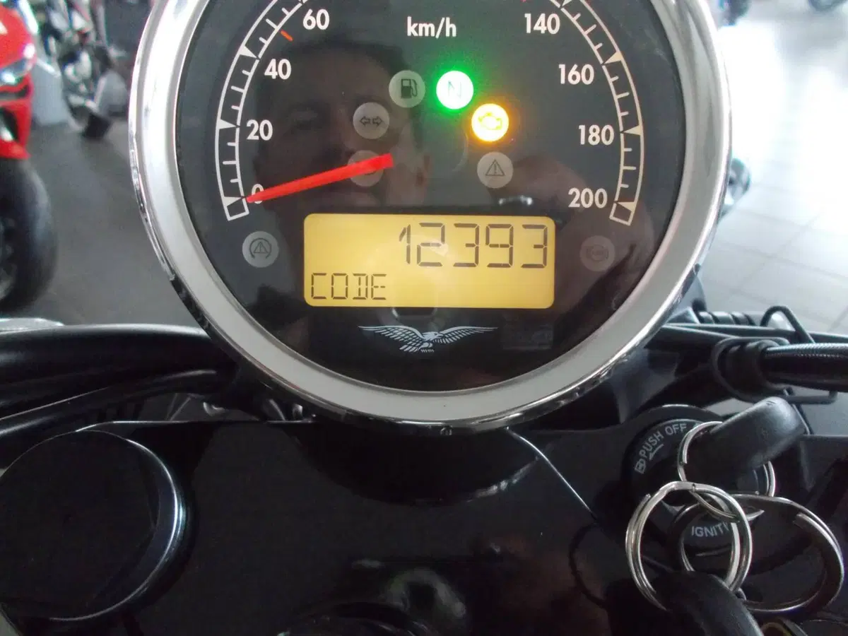 Moto Guzzi V9 Roamer (2021 - 24) (5)