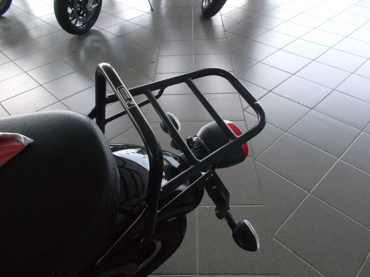 Moto Guzzi V9 Roamer (2021 - 24) (6)