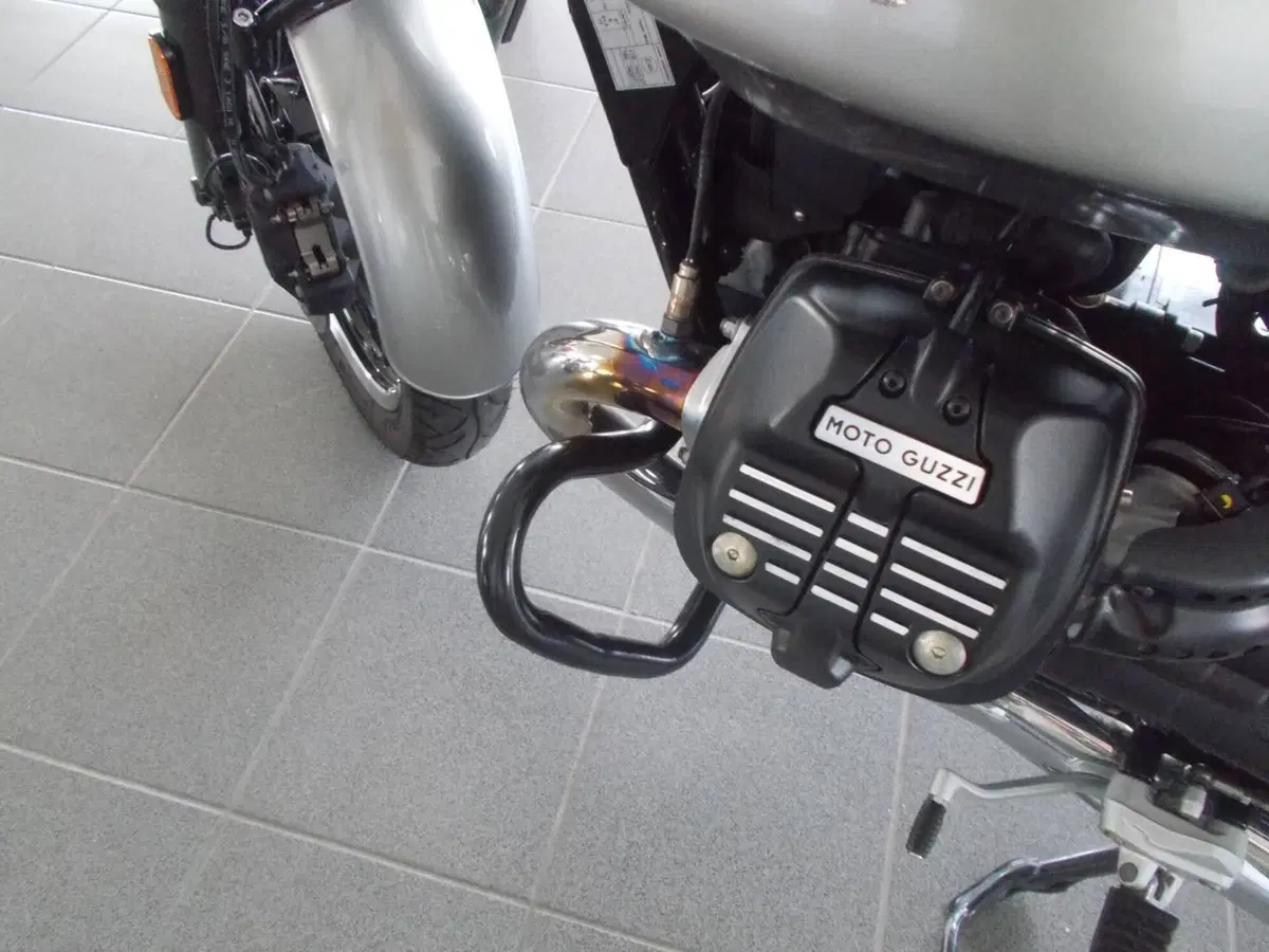 Moto Guzzi V9 Roamer (2021 - 24) (7)