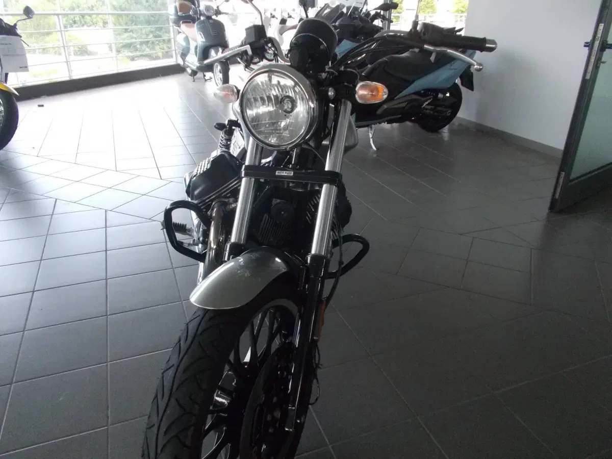 Moto Guzzi V9 Roamer (2021 - 24) (8)