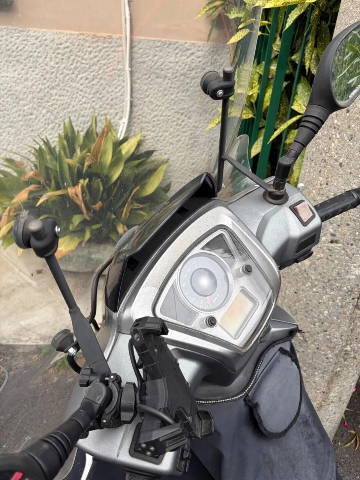 Kymco People 300i GT ABS (2016 - 20) (4)