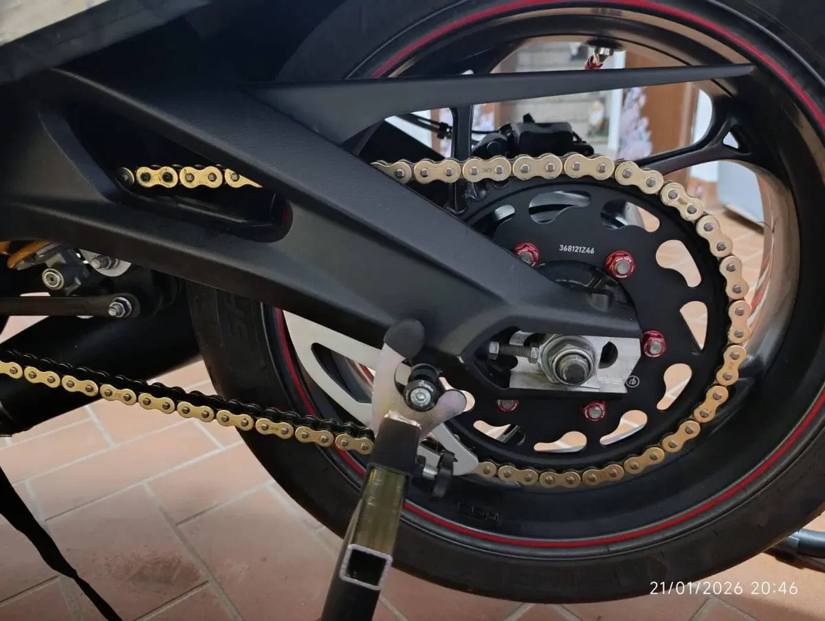 Triumph Street Triple RS (2017 - 19) (3)