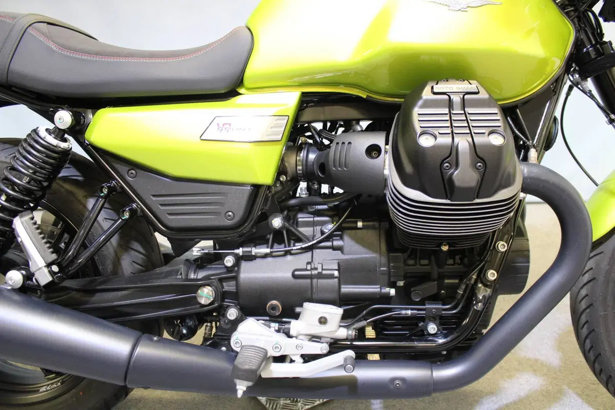 Moto Guzzi V7 Sport (2025 - 26) (9)