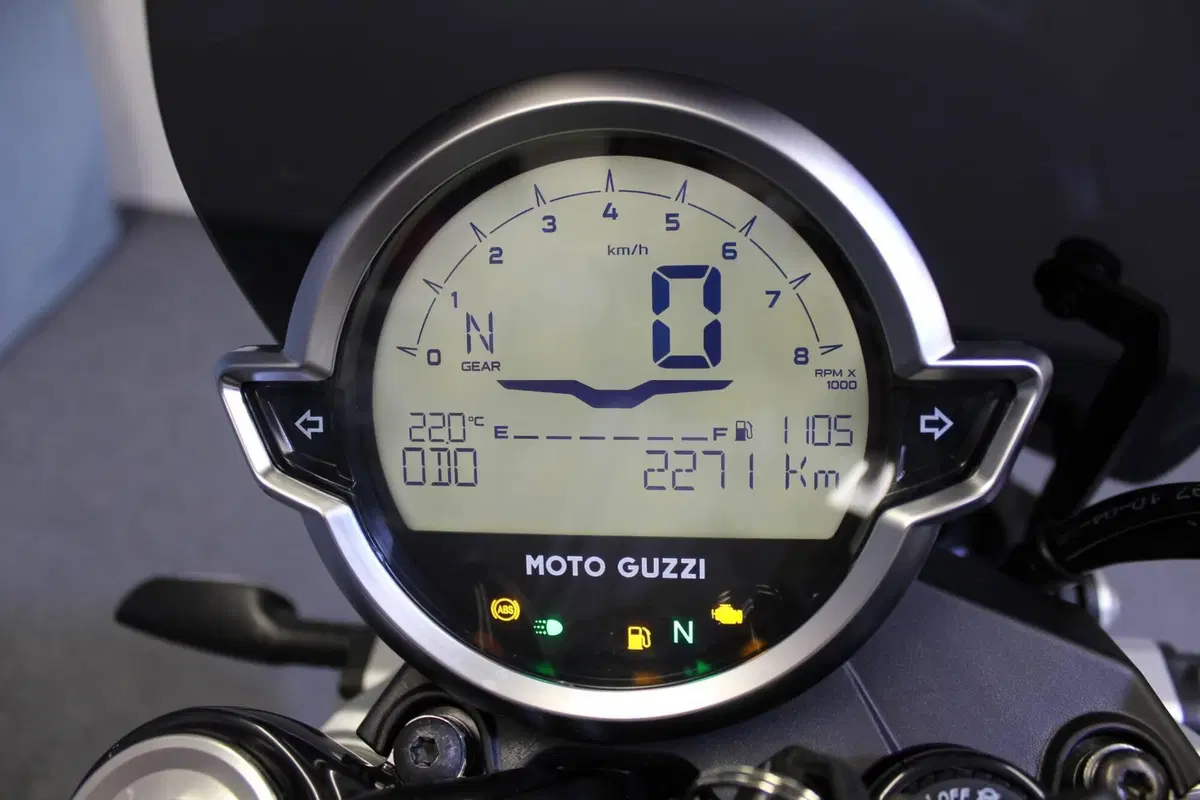 Moto Guzzi V7 Sport (2025 - 26) (3)