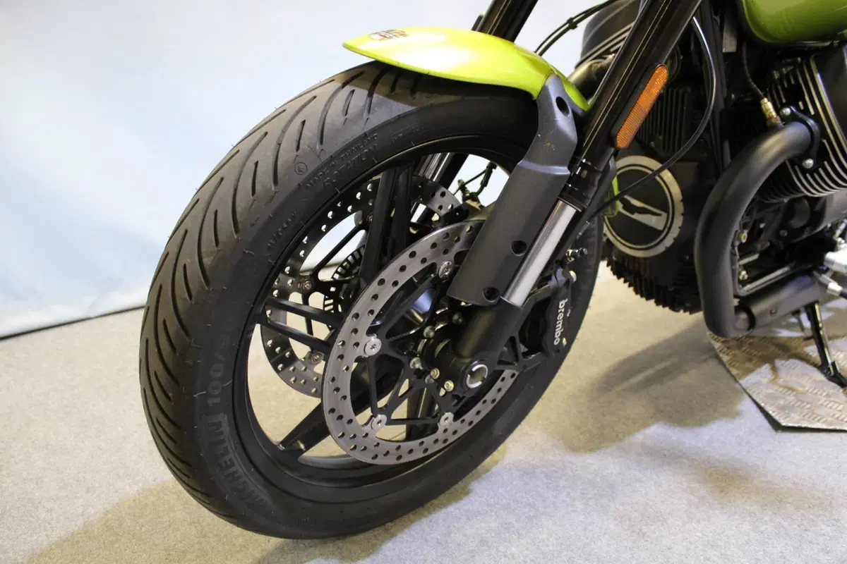 Moto Guzzi V7 Sport (2025 - 26) (14)