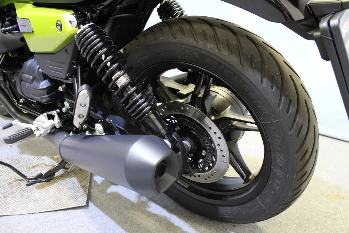 Moto Guzzi V7 Sport (2025 - 26) (15)