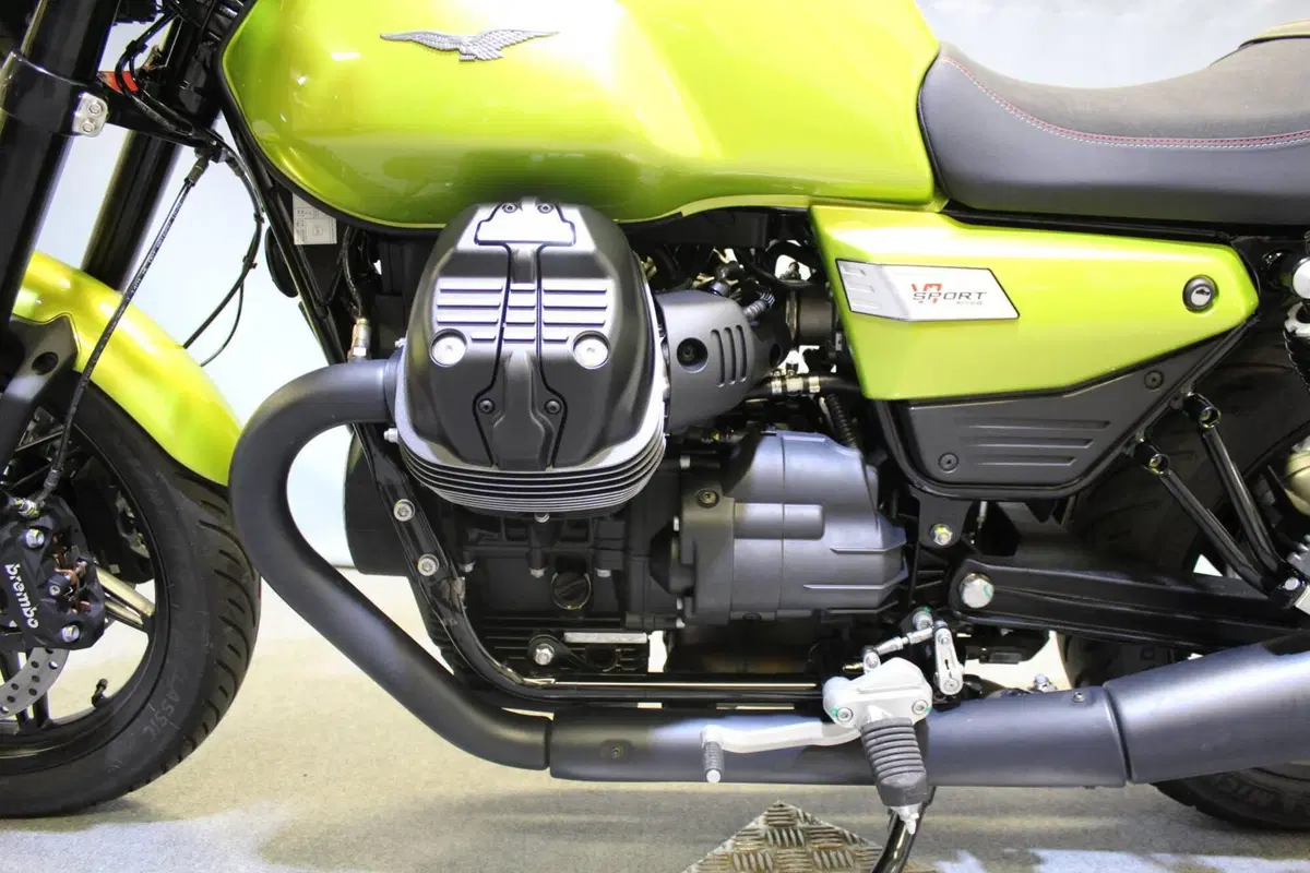 Moto Guzzi V7 Sport (2025 - 26) (16)