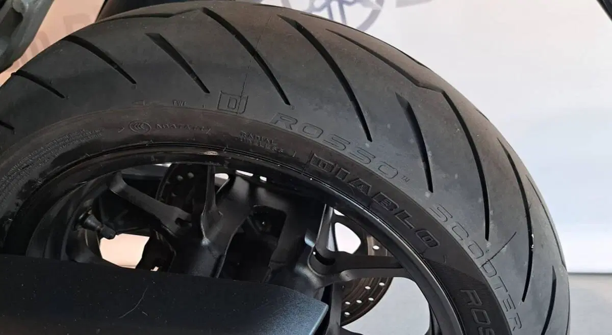 Yamaha T-Max 560 Tech Max (2022 - 24) (5)