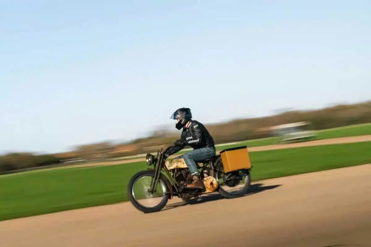 Jason Momoa rende le sue Harley-Davidson anni 20 in ibride, al costo di 17.000 euro (4)