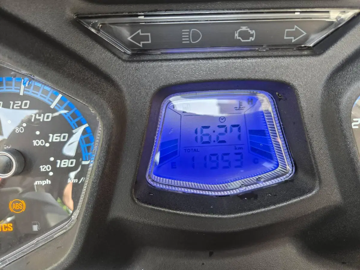 Sym Joymax 300 Z+ (2021 - 24) (6)