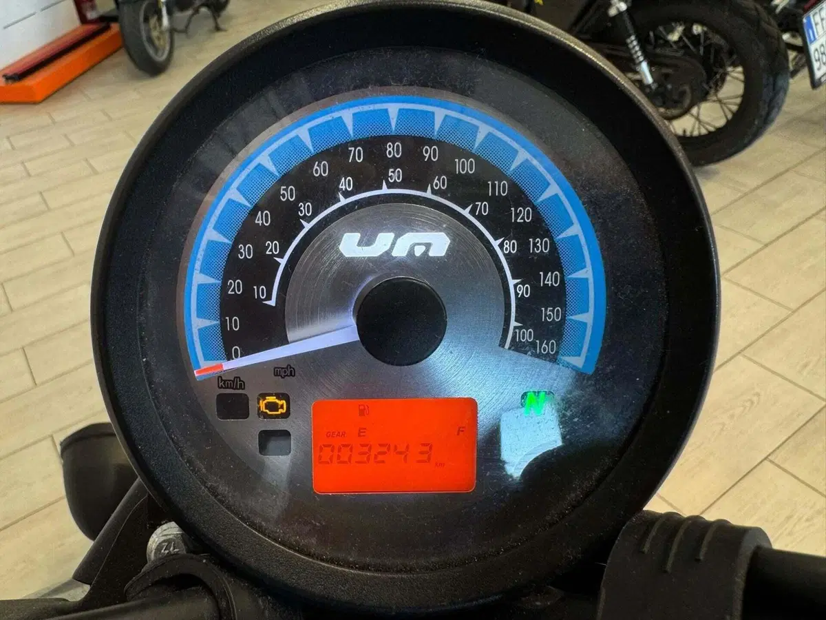 Um Italia Renegade Sport 125 (2023 - 26) (5)