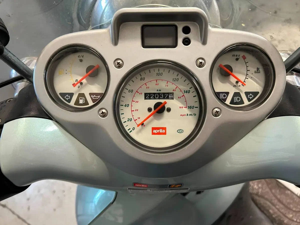 Aprilia Scarabeo 150 (1999 - 00) (4)