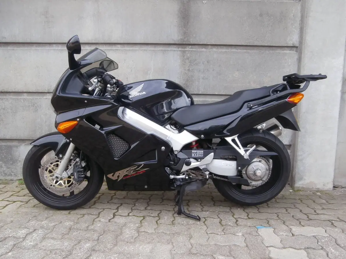 Honda VFR 800 (1998 - 01) (4)
