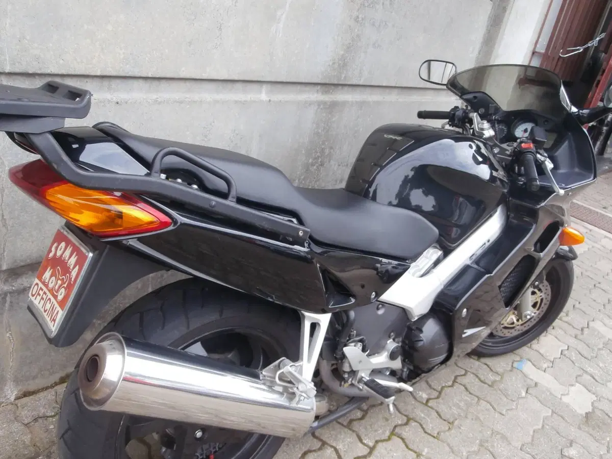 Honda VFR 800 (1998 - 01) (13)