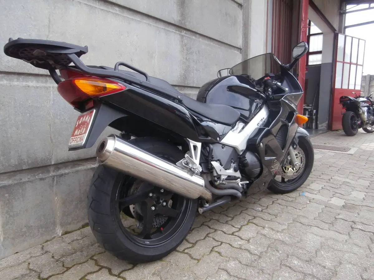 Honda VFR 800 (1998 - 01) (8)
