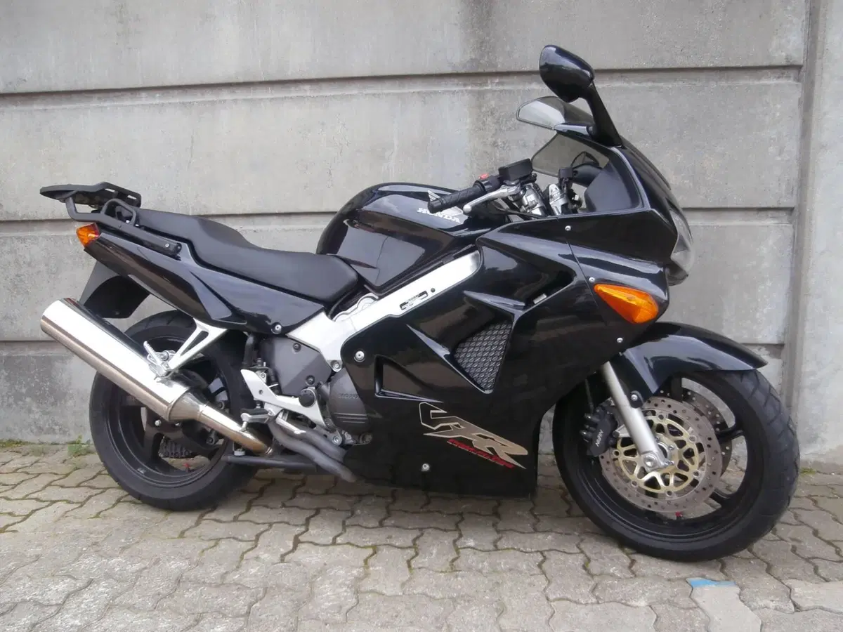 Honda VFR 800 (1998 - 01) (11)