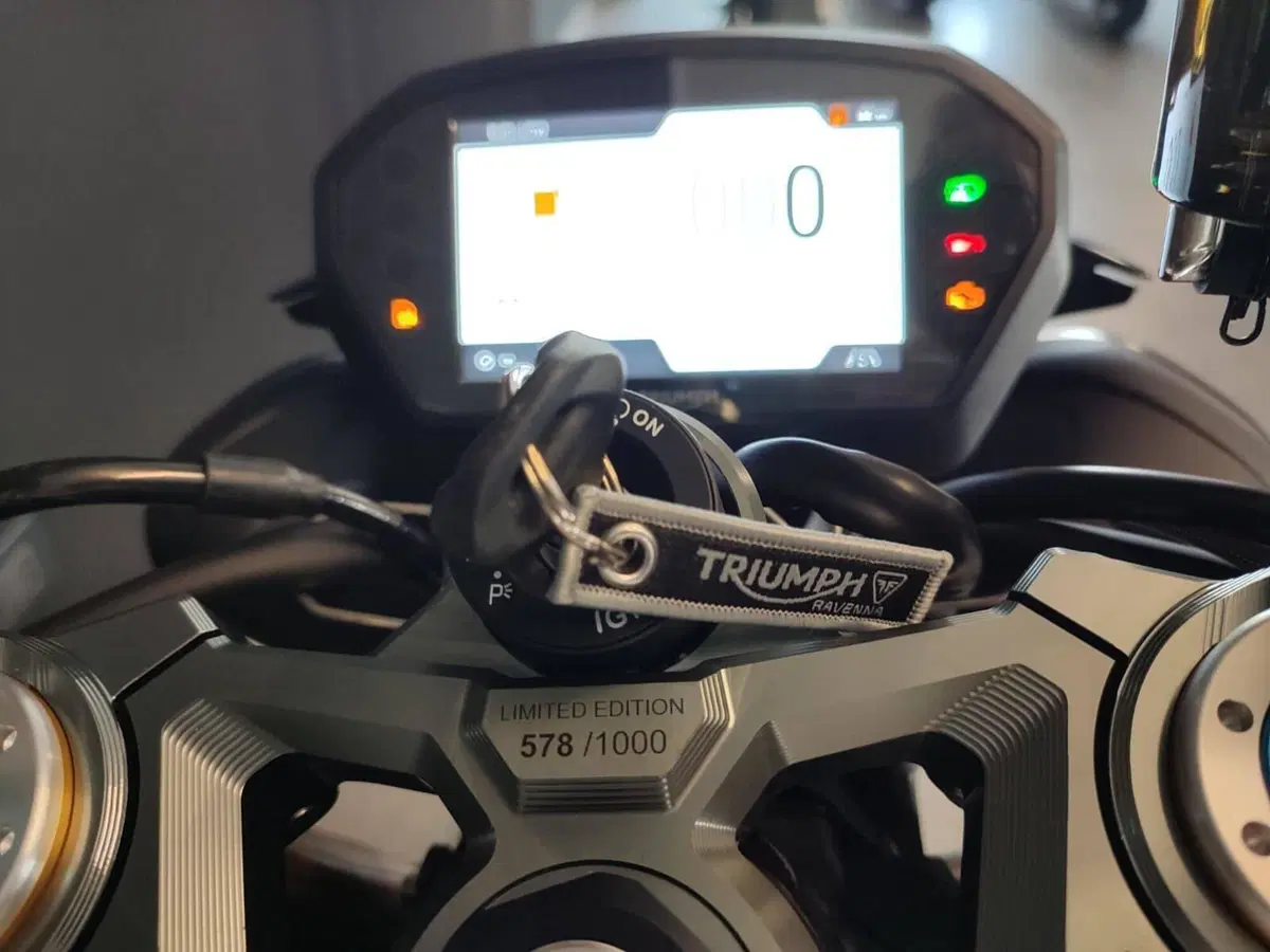 Triumph Street Triple 765 Moto2 (2026) (4)