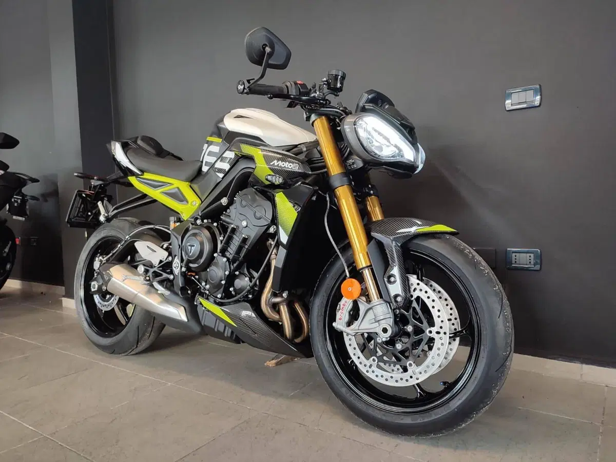 Triumph Street Triple 765 Moto2 (2026) (5)