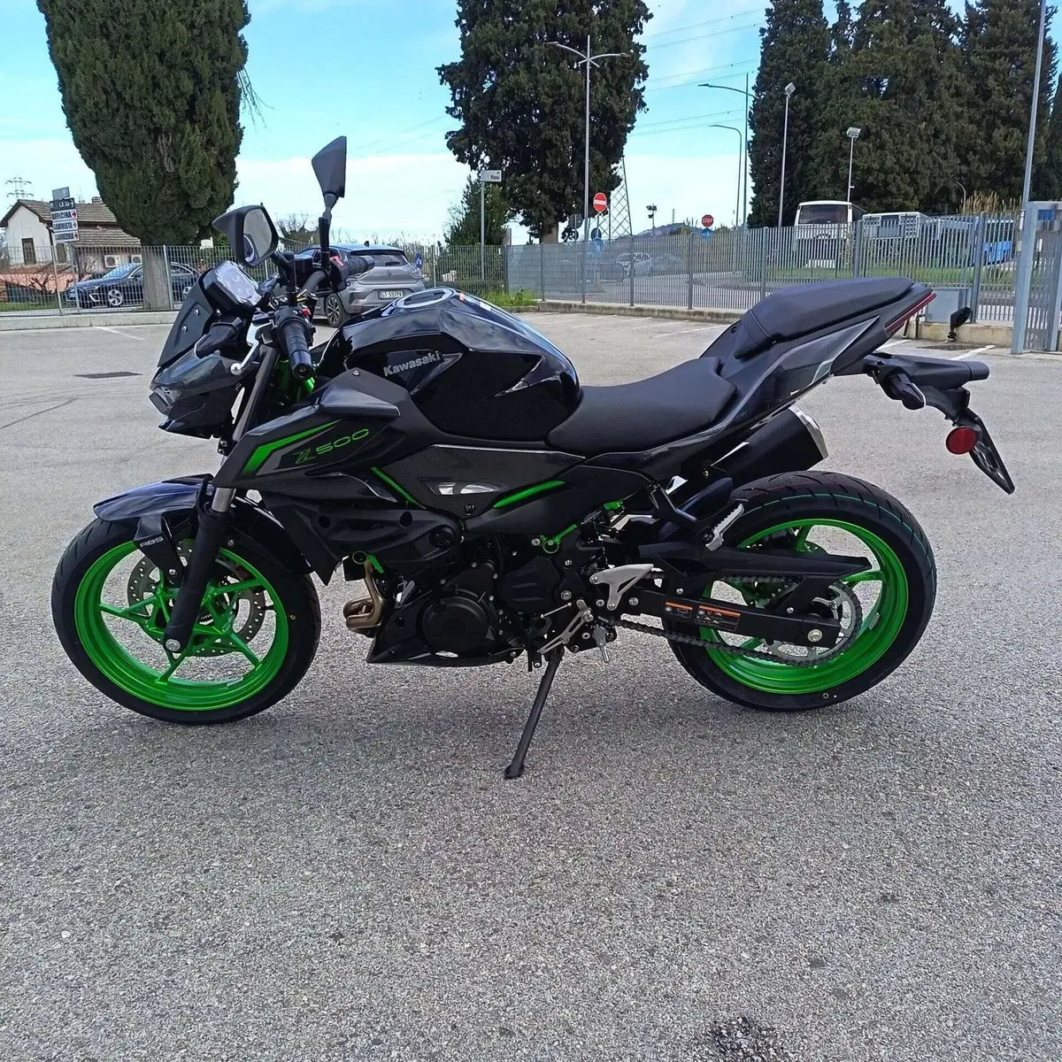 Kawasaki Z 500 SE (2024 - 26) (5)