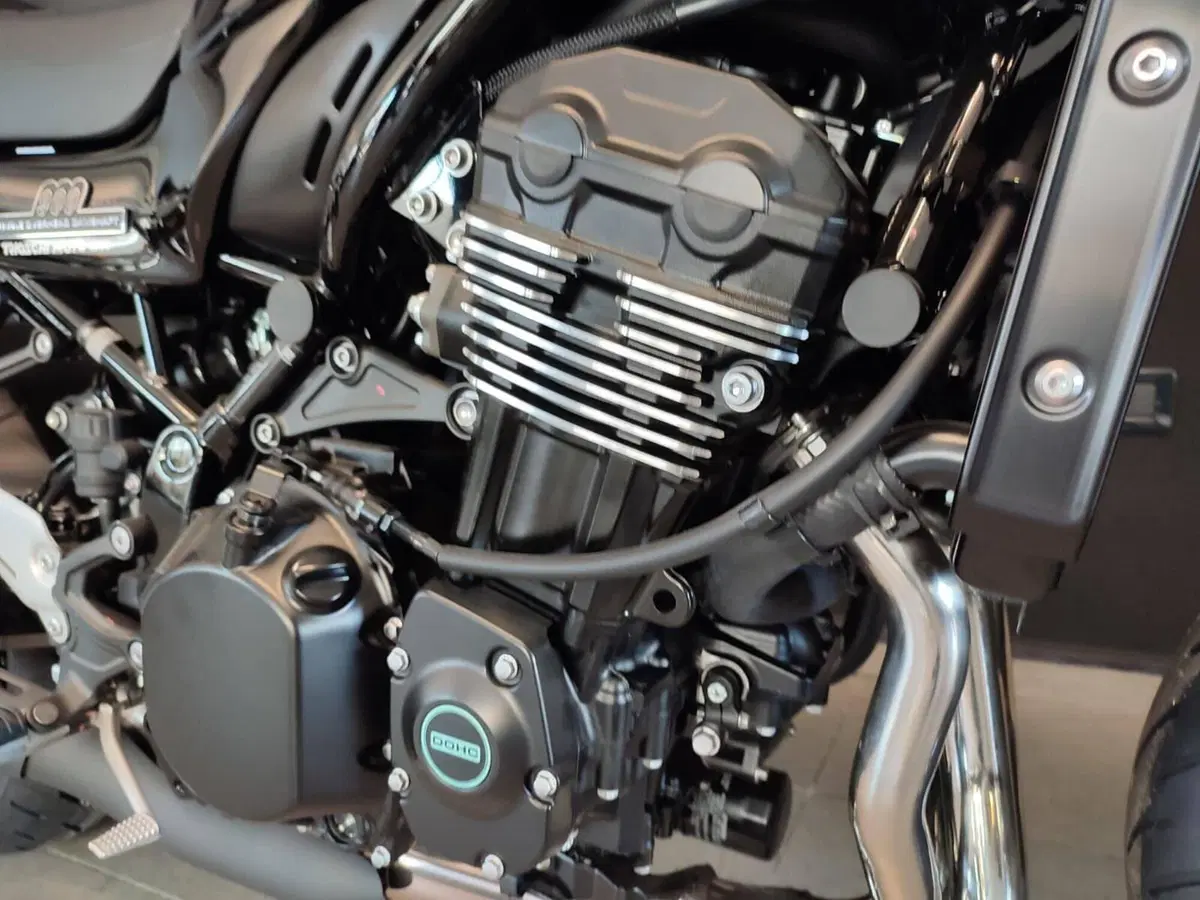 Kawasaki Z 900 RS Black Ball Edition (2026) (3)
