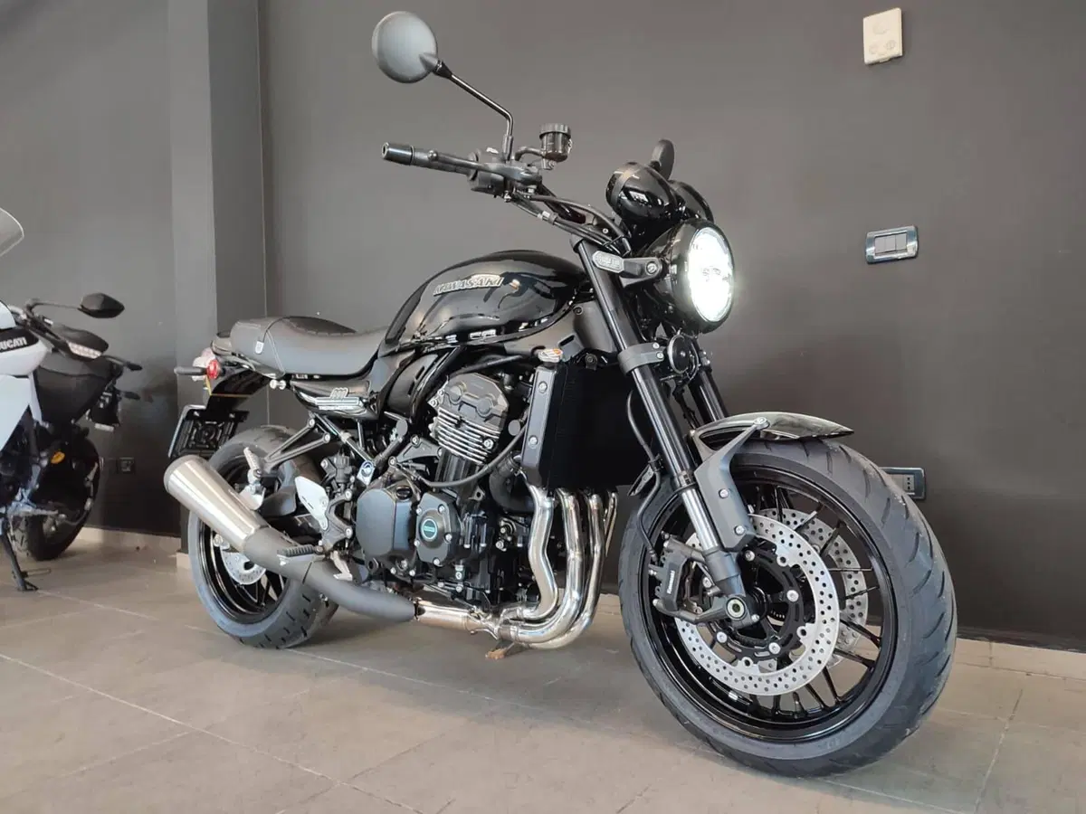 Kawasaki Z 900 RS Black Ball Edition (2026) (4)