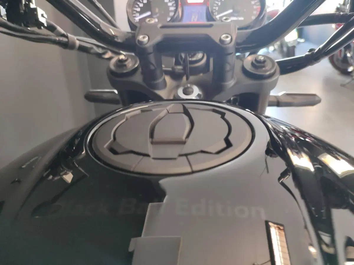 Kawasaki Z 900 RS Black Ball Edition (2026) (5)