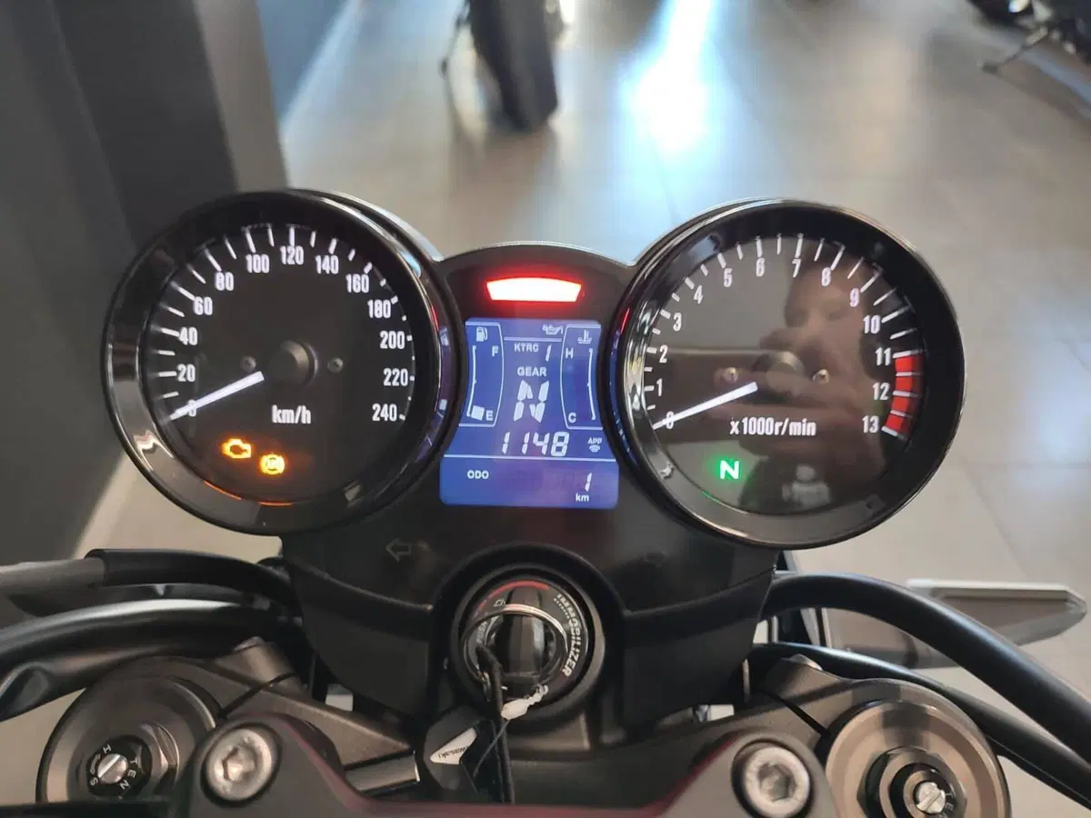Kawasaki Z 900 RS Black Ball Edition (2026) (7)