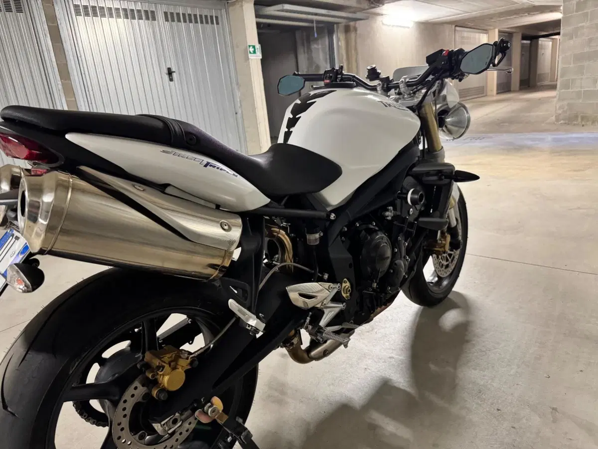Triumph Street Triple (2007 - 12) (9)