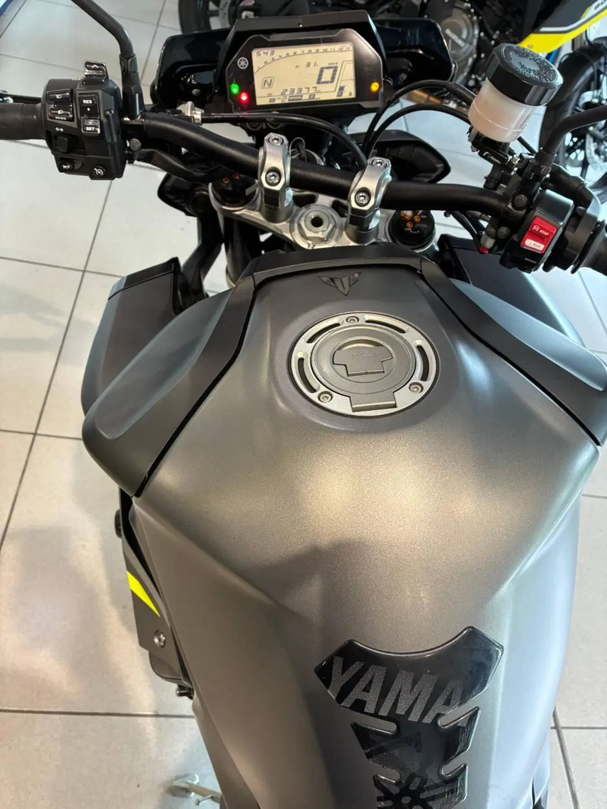 Yamaha MT-10 (2017 - 20) (6)