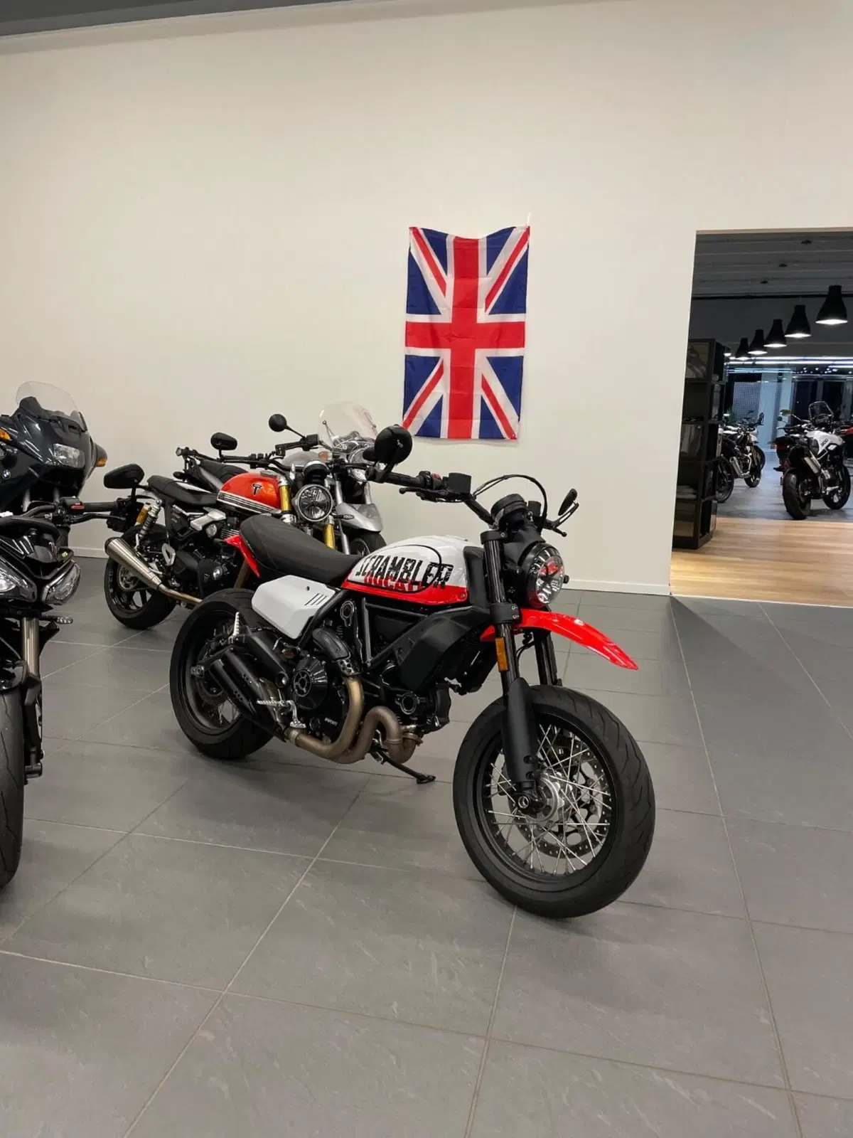 Ducati Scrambler 800 Urban Motard (2022) (6)