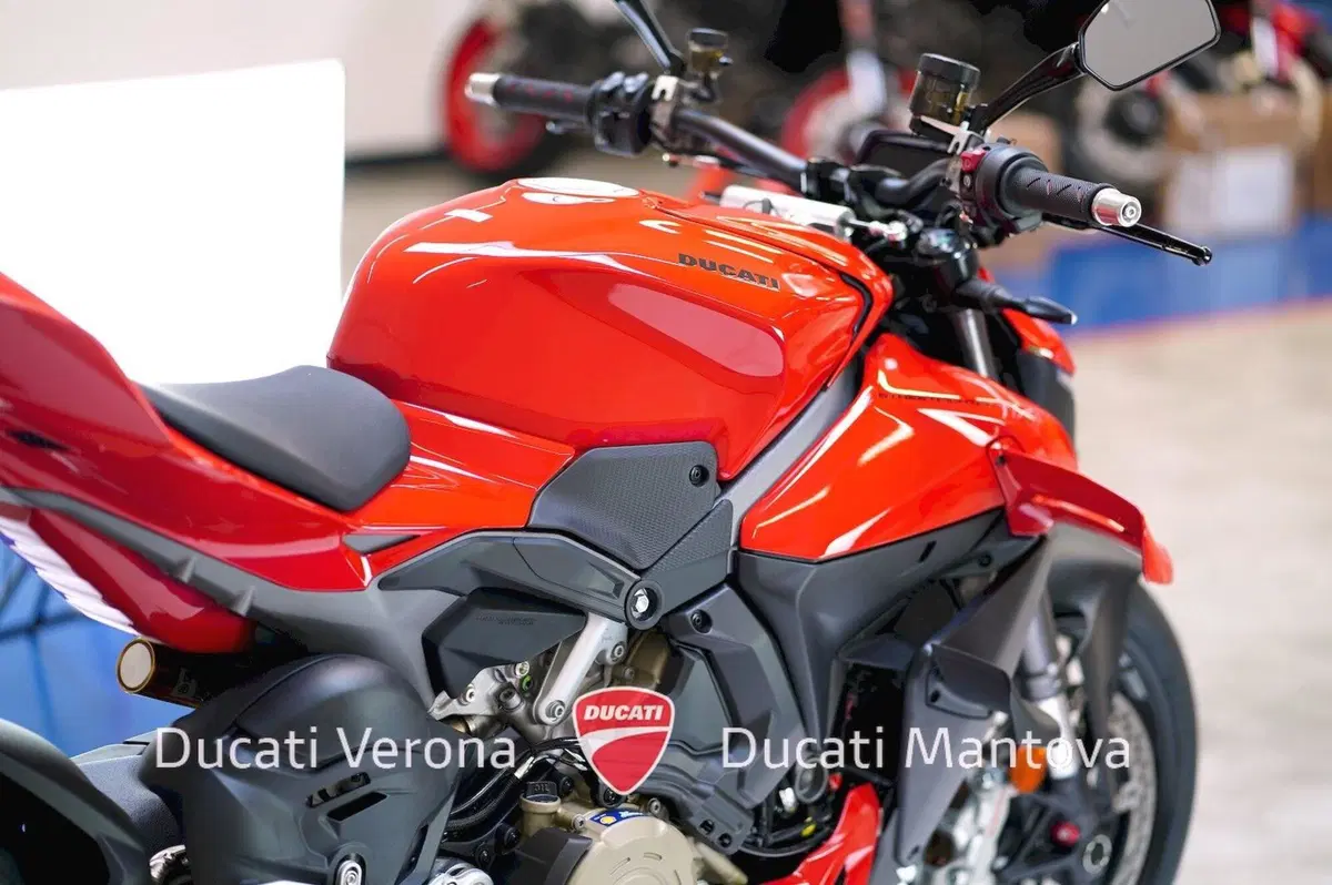 Ducati Streetfighter V4 (2025 - 26) (10)