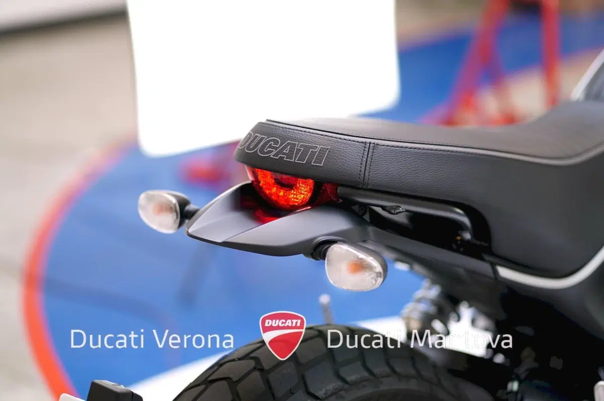 Ducati Scrambler 800 Icon Dark (2021 - 22) (14)