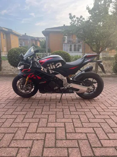 Aprilia RSV4 1100 Factory (2021 - 24) usata