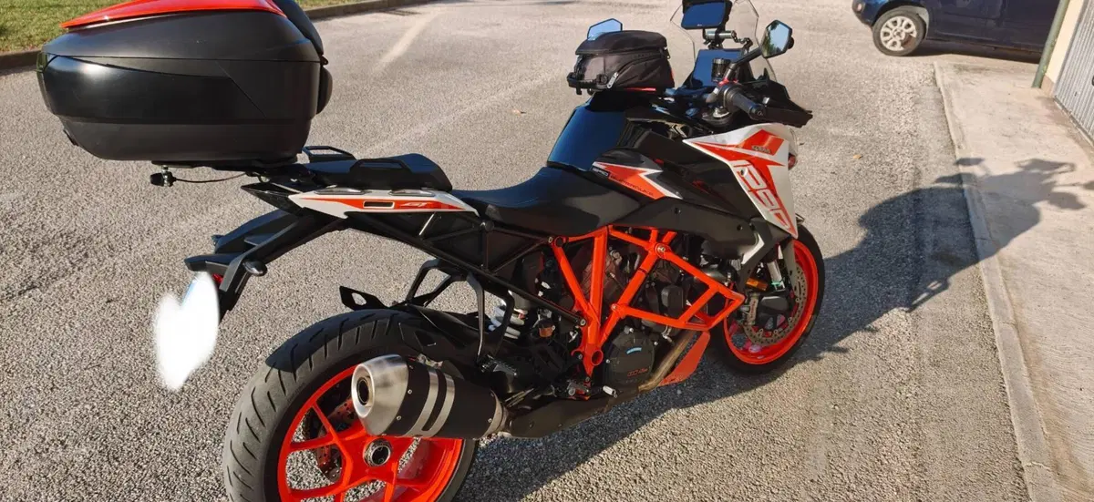 KTM 1290 Super Duke GT (2021) (4)