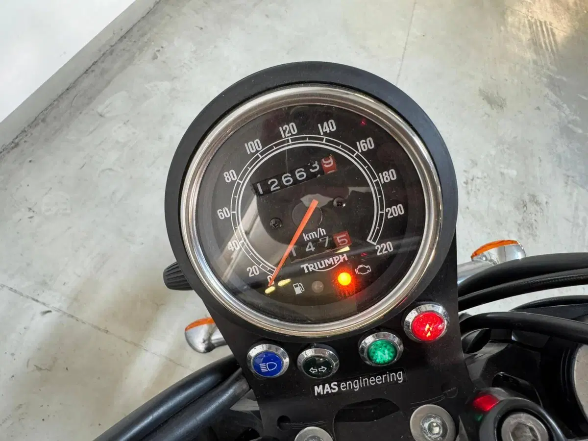 Triumph Scrambler (2006 - 17) (15)
