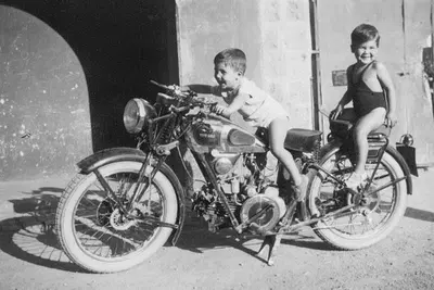 Le Moto Guzzi con il &ldquo;cambio a mano&rdquo;. Che storia &egrave; questa?