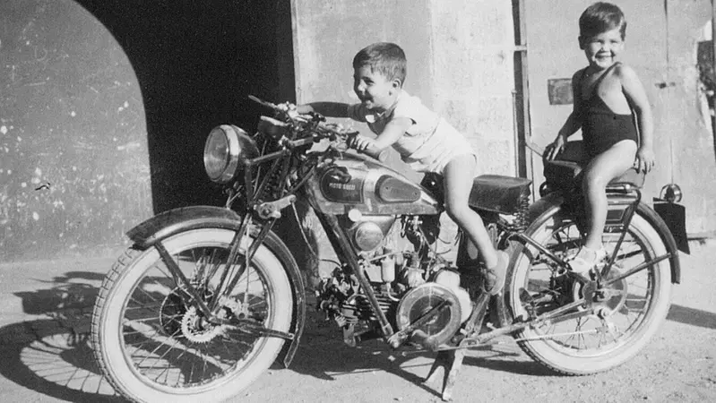 Le Moto Guzzi con il &ldquo;cambio a mano&rdquo;. Che storia &egrave; questa?