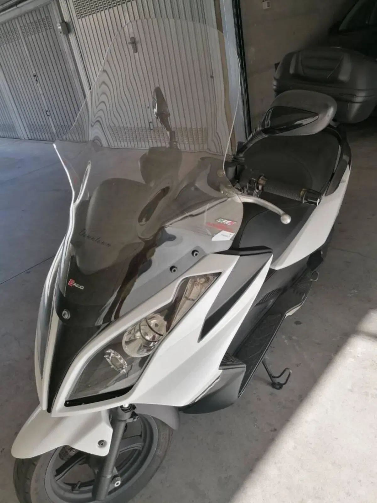 Kymco Downtown 300i (2009 - 17) (4)