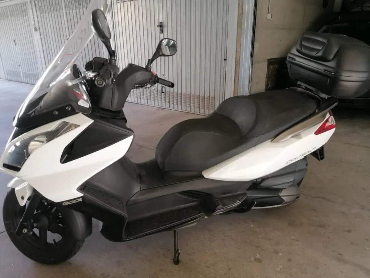 Kymco Downtown 300i (2009 - 17) (5)