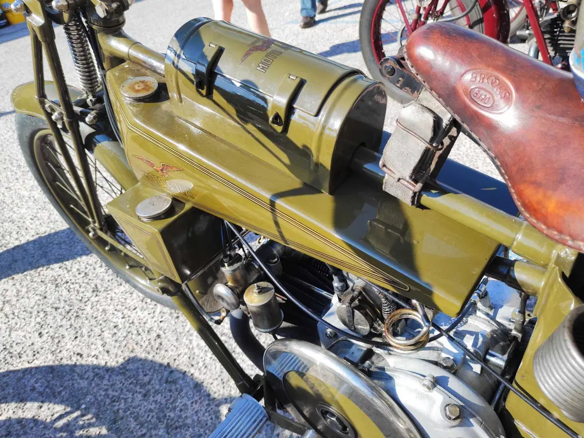 Le Moto Guzzi con il “cambio a mano”. Che storia è questa? (18)