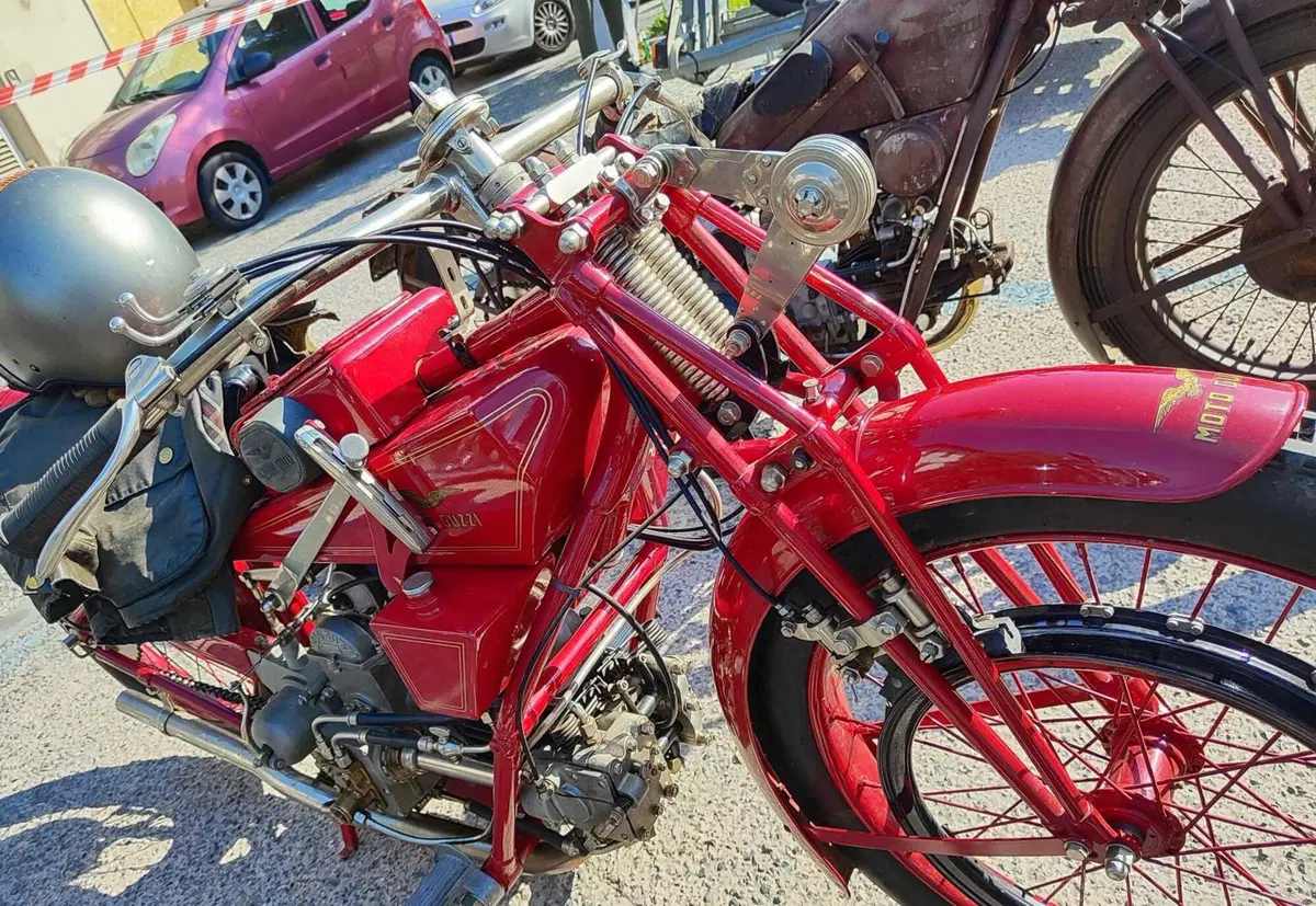 Le Moto Guzzi con il “cambio a mano”. Che storia è questa? (31)