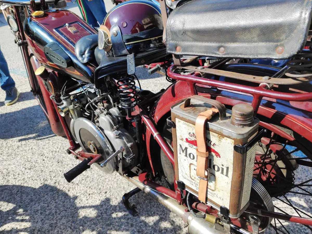 Le Moto Guzzi con il “cambio a mano”. Che storia è questa? (36)