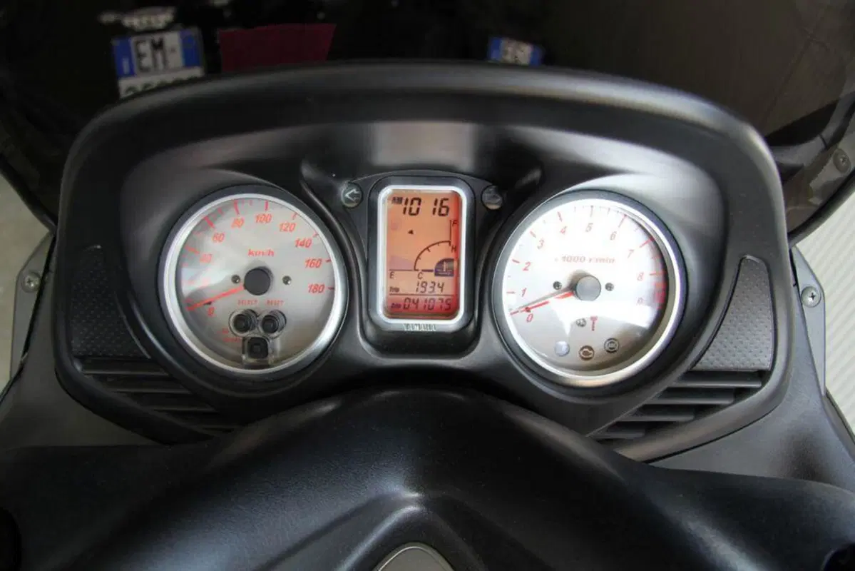 Yamaha T-Max 500 (2004 - 07) (5)