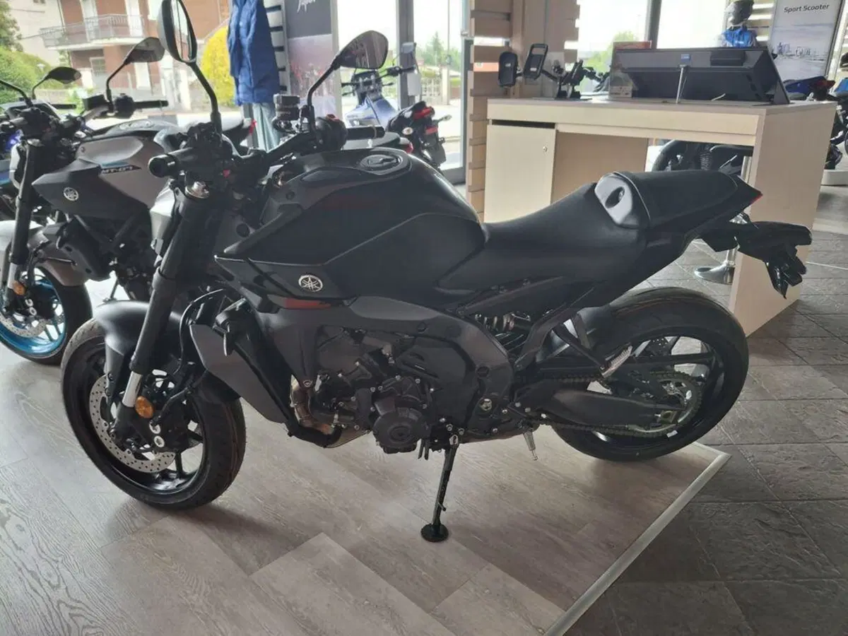 Yamaha MT-09 Y-AMT (2024 - 26) (2)