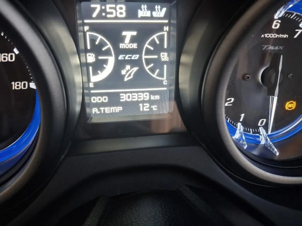 Yamaha T-Max 560 Tech Max (2020) (2)
