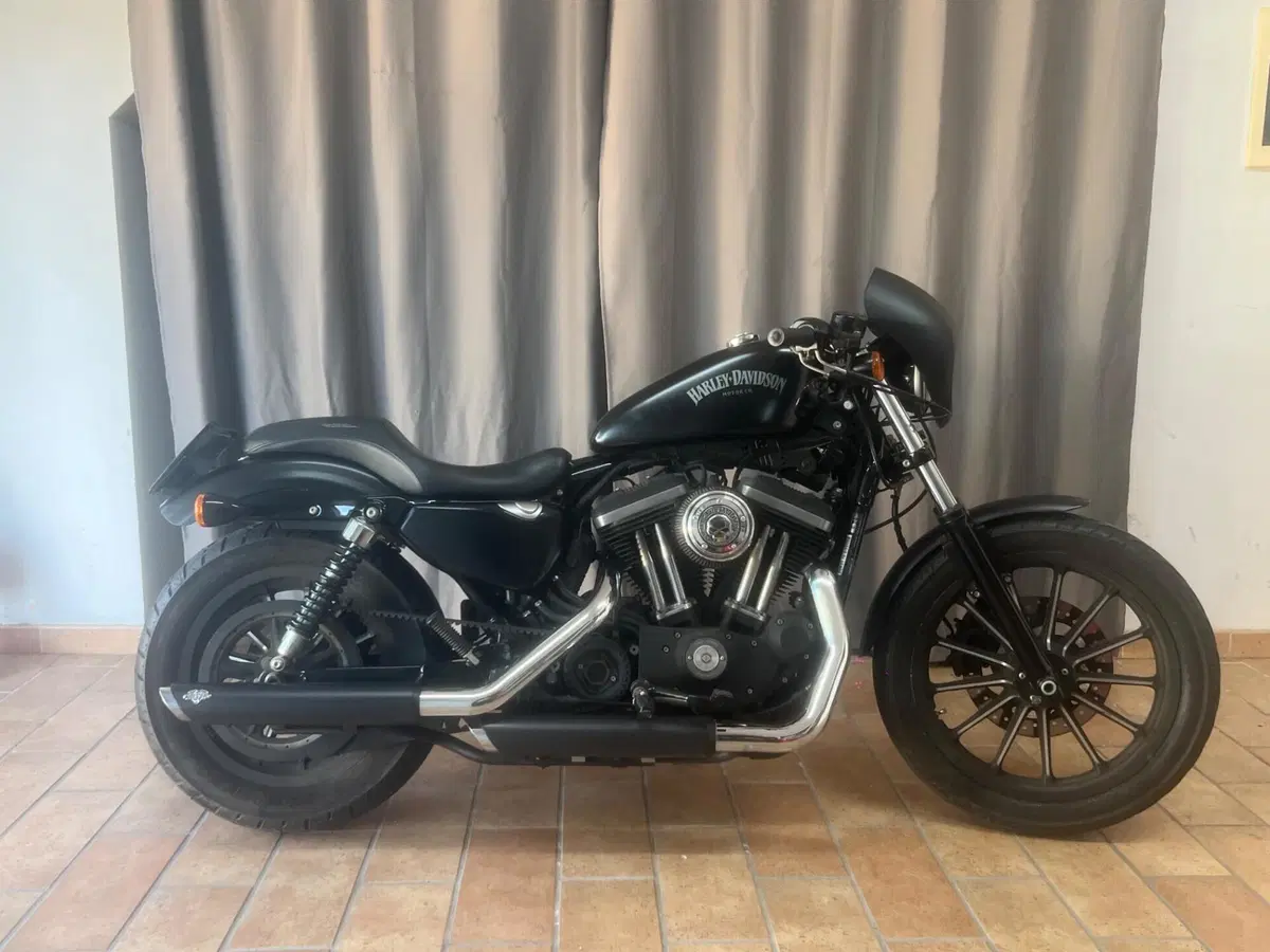 Harley-Davidson 883 Iron (2014 - 16) - XL 883N