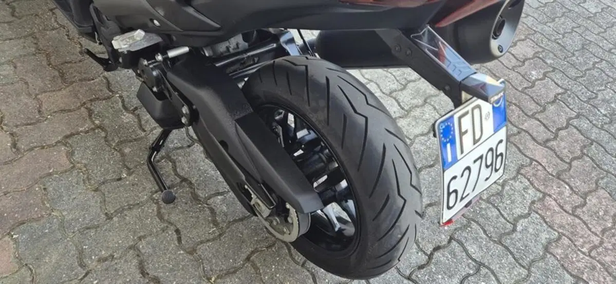 Yamaha T-Max 560 (2022 - 24) (9)