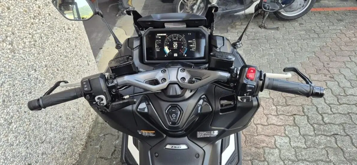 Yamaha T-Max 560 (2022 - 24) (8)